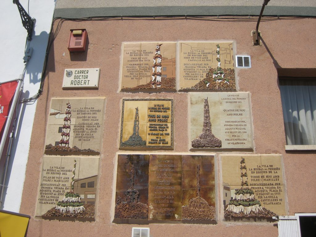 Les plaques castelleres de la Societat Cultural i Recreativa Bisbalenca